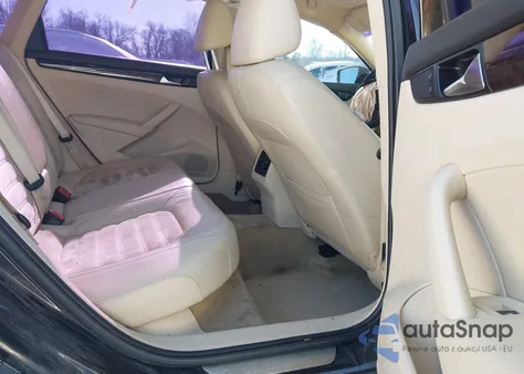 2015 Volkswagen Passat 2.0L Tdi Sel Premium z USA, uszkodzony, nr VIN 1VWCV7A34FC009160